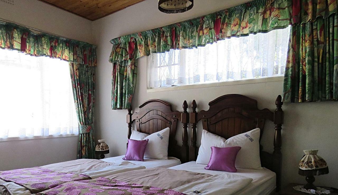Parrot Lodge Bulawayo Exterior foto